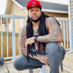 Meet your Posher, Dominic